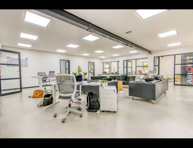 600M² OFFICE FOR SALE IN BRYANSTON